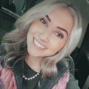 Meet your Posher, Chloe